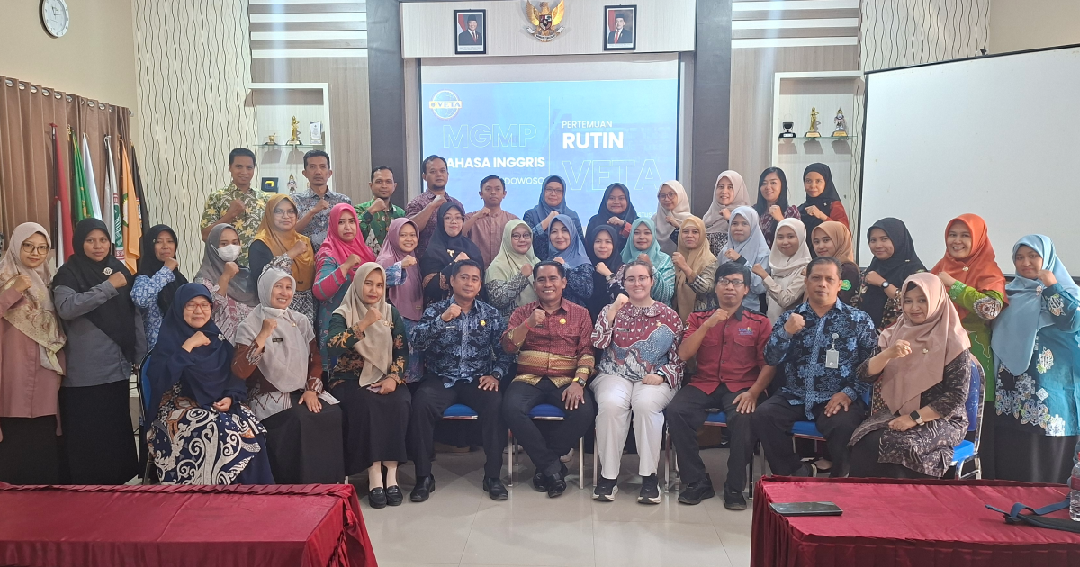 Semangat Berkolaborasi, MGMP Bahasa Inggris SMK Kabupaten Bondowoso Hadirkan Relawan Peace Corps asal USA